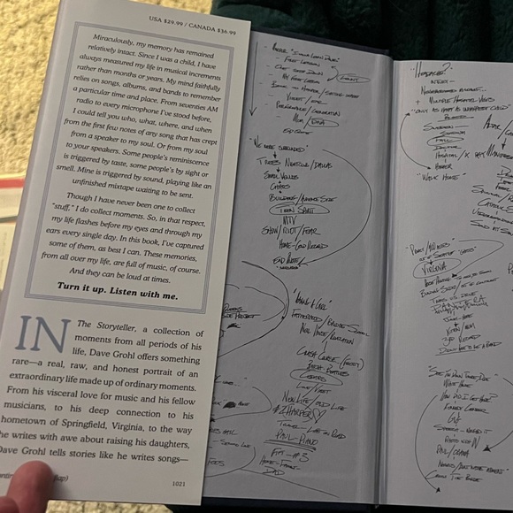 LIKE BRAND NEW- Dave Grohl Bio HardCover Book - Picture 2 of 6